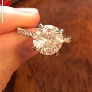 2ct D, VVS1 Brilliant Round Moissanite Pave